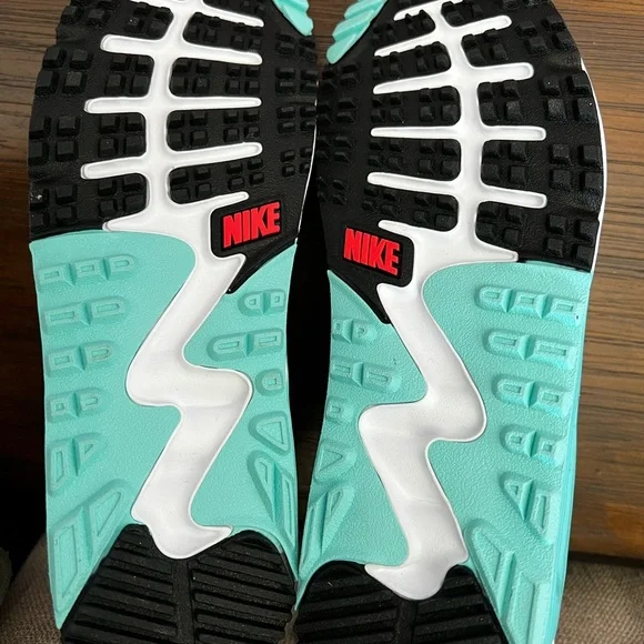 Nike White and Black Sneakers with Air Max Cushioning - Picture 9 of 9